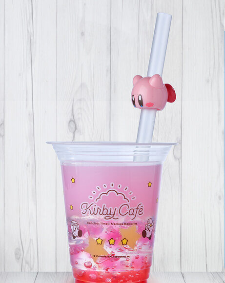 “Kirby Cafe” new drink features a straw! “Suikomi Kirby Mascot”