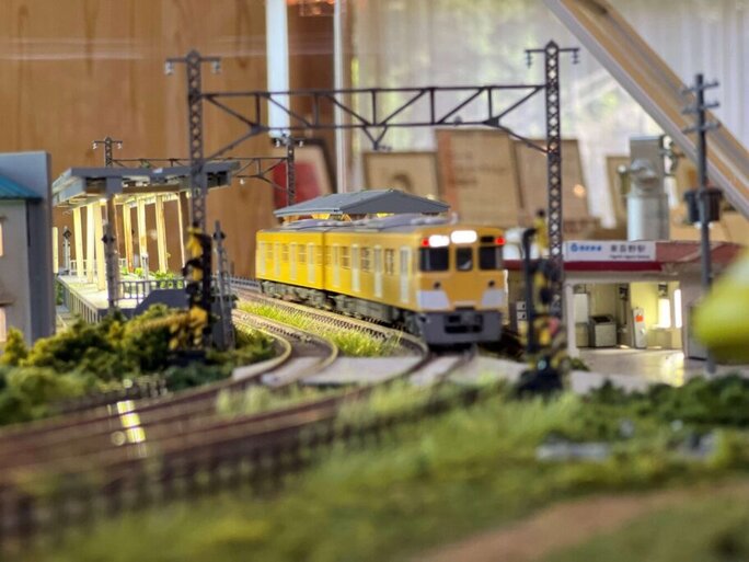 The world of the work is reproduced in a railway diorama